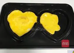 Illustration of how to make sausage flying cake rolls 10