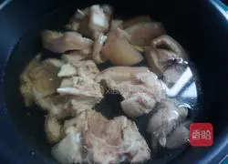 Illustration of how to make lettuce, mushrooms and hoof soup 5