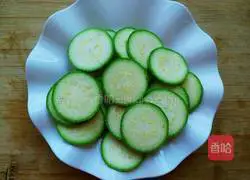 Illustration of how to make pan-fried zucchini 3