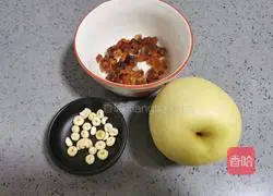 Illustration of how to make peach gum, Sichuan scallops and pear stewed 1