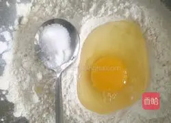 Illustration of how to make steamed noodles (the secret of rolling noodles with your hands) 1