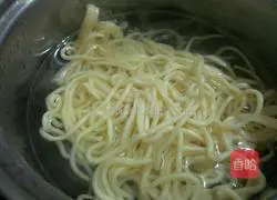 Illustration of how to make pineapple sweet and sour pork with noodles 5