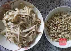 Illustration of how to make cold hand-shreded king oyster mushrooms 3