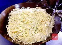 Illustration of how to make lentil braised noodles 13