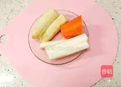 Illustration of how to make carrot, yam and banana puree 1