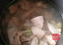 Lotus root and pork rib soup recipe 5
