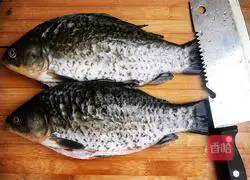 Illustration of how to make crucian carp tofu soup 1