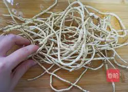 [Illustration of how to make cold folded ear root] 2