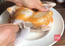 Illustration of how to make special salt-baked chicken 8