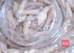 Illustration of how to make passion fruit and lemon soaked claws 7