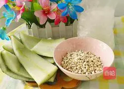 The first illustration of how to make rock sugar barley and winter melon rind 1