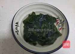 Illustration of how to make wakame tofu soup 2