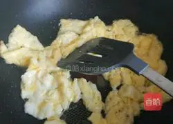 Illustration of how to make carrot noodles with fried sauce 5