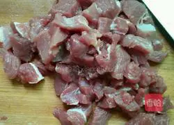 Illustration of how to make Codonopsis and Beiqi meatball soup 2