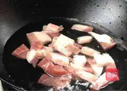 Illustration of how to cook pork belly and small potatoes 4