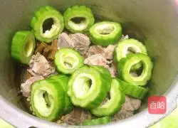 Soybean, Bitter Melon and Pork Ribs Soup Recipe Illustration 5