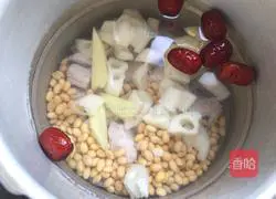 Soybean, lotus root and pork ribs soup recipe 8
