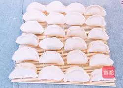 Illustration of how to make dumplings stuffed with shepherd's purse and tofu stuffing 8