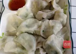 Illustration of making snowflake wheat flour vegetarian dumplings 14