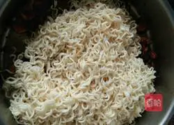 Illustration of how to make mushroom noodles 7
