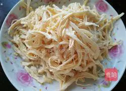 Illustration of how to make cold shredded chicken 7