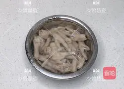 Illustration of how to make hot and sour chicken feet with lemon 4