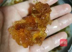 Illustration of how to make peach gum nourishing soup 3