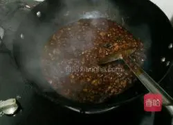 Illustration of how to make mushroom meat sauce 4