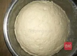 Illustration of how to make crescent moon buns 1