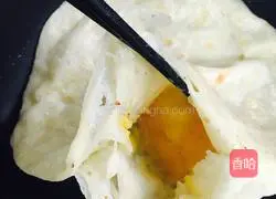 Illustration of how to fill the cake with eggs 12