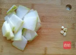 Illustration of how to make shrimp, lean meat and winter melon soup 3