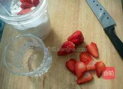 Strawberry Illustration of how to make oatmeal smoothie 3
