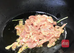 Illustration of how to make noodles with shredded pork in sauce 10