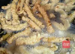 Illustration of how to make fried crispy pork 6