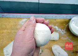 Illustration of making dough cakes 8