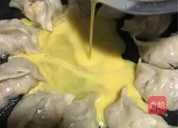 Illustration of how to make poached egg and fried dumplings 8