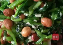 Illustration of how to make spinach with nuts 4