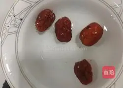 Illustration of how to make red dates, wolfberry and ginger soup 3