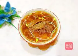 Illustration of how to make bigfoot fungus, bean sprouts and beef tendon soup 1