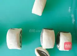 Illustration of how to make black sesame butterfly steamed buns 10