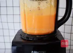 Illustration of how to make orange carrot juice 7