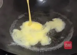 Illustration of how to make seaweed and egg drop soup 2