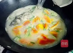 Papaya and crucian carp soup recipe 6