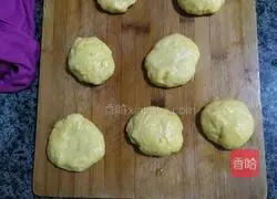 Illustration of how to make Datong oil cake 4