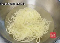 Illustration of how to make fried egg noodles with fried sauce 8
