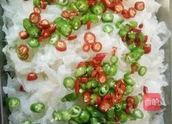 Illustration of how to make cold white fungus 4 