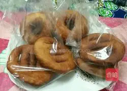 Illustrations of how to make deep-fried pancakes from around the world 27