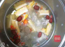Illustration of how to make yam and corn pork ribs soup 3