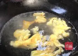 Illustration of amaranth and egg noodle soup 5