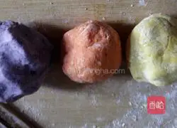 Illustration of how to make zucchini and egg stuffed buns 4